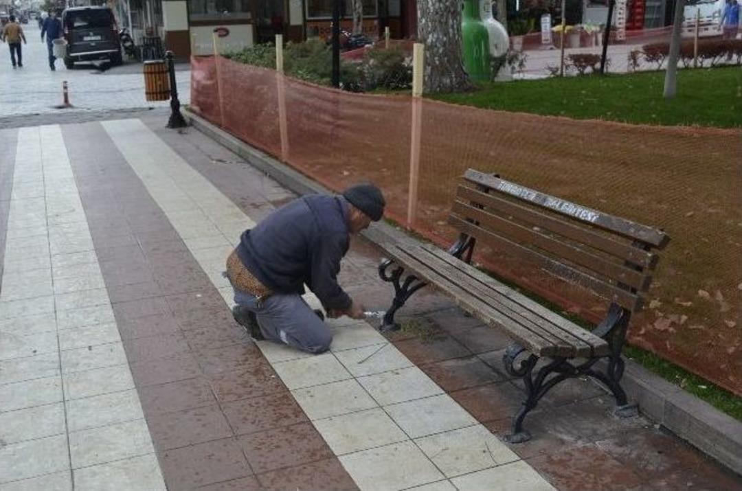 Orta Park&rsquo;ın Yenilenen Bankları Vatandaşın Hizmetinde
