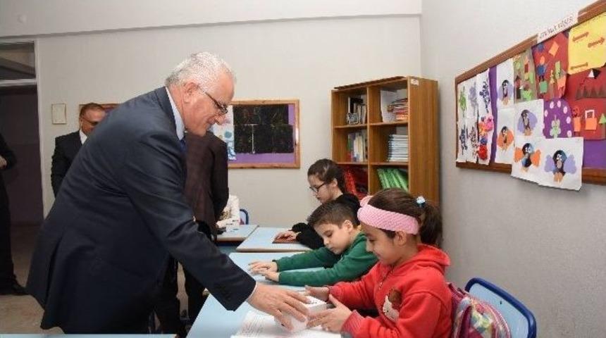 G&ouml;rme Engelli &Ouml;ğrencilere &Ouml;zel Ekipman Dağıtıldı