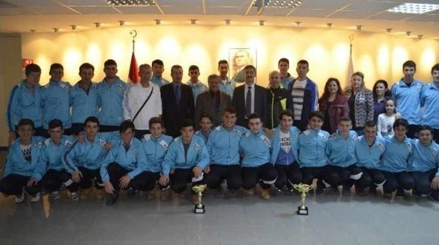 Başkan Şirin&rsquo;den Turgutlu&rsquo;nun Gururu Gen&ccedil;lere Teşekk&uuml;r