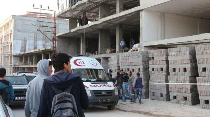 İnşaattan D&uuml;şen İş&ccedil;i Ağır Yaralandı