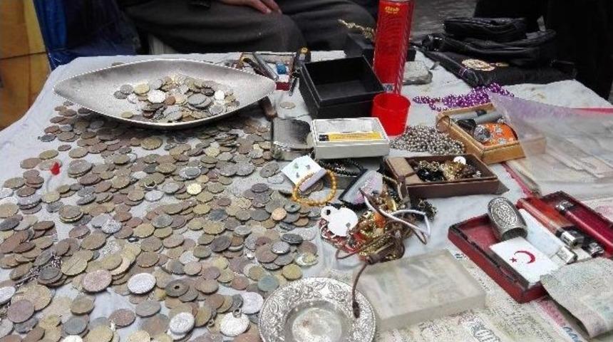 Unutkanların Pula D&ouml;nen Servetleri &Ccedil;akmak&ccedil;ı Hasan&rsquo;ın Rızkı Oluyor