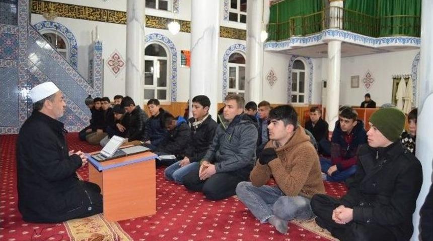 Gen&ccedil;ler Sabah Namazında Buluşuyor