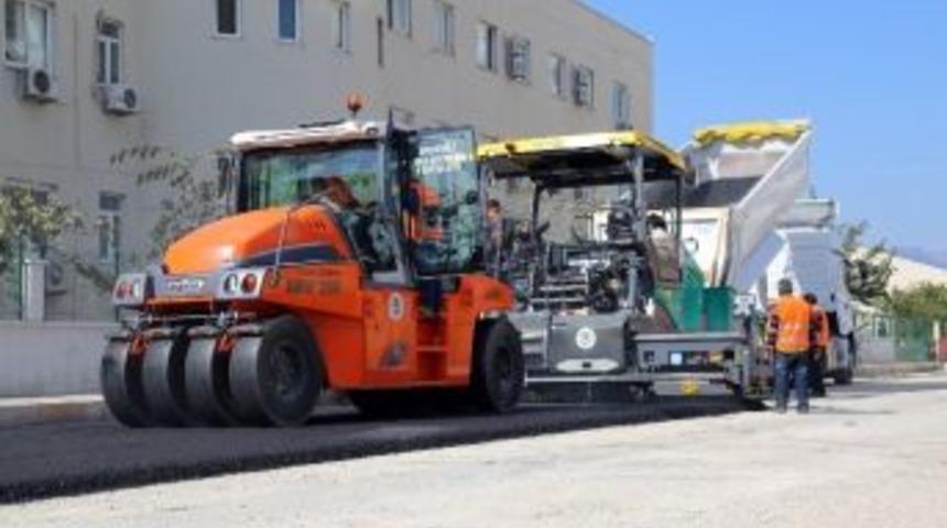 Erdemli&rsquo;de Asfalt &Ccedil;alışmaları S&uuml;r&uuml;yor