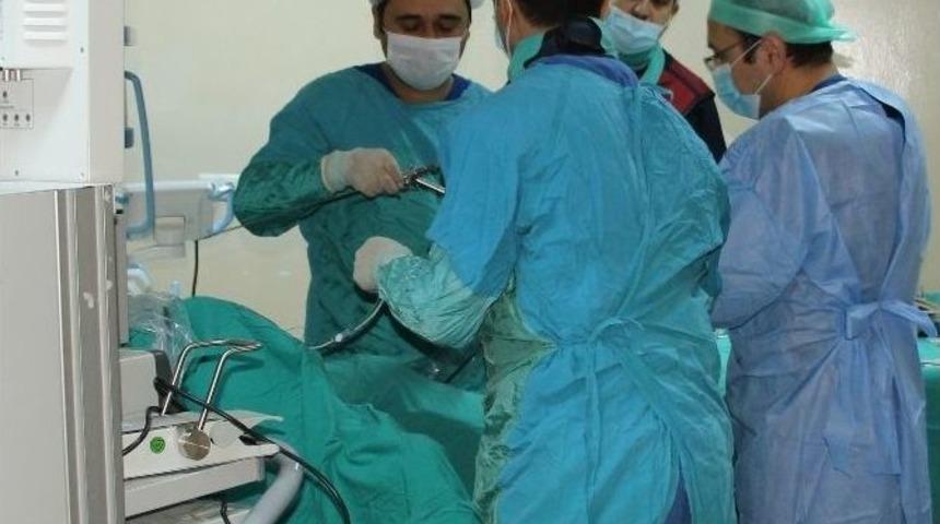 Gazi&rsquo;de B&ouml;brek Taşına Ameliyatsız &Ccedil;&ouml;z&uuml;m