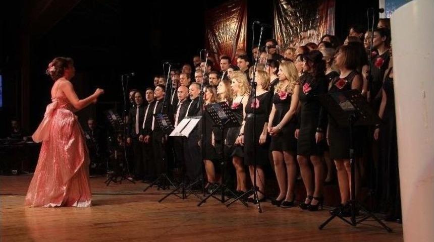 İzmir&rsquo;de En &Ccedil;ılgın Konser