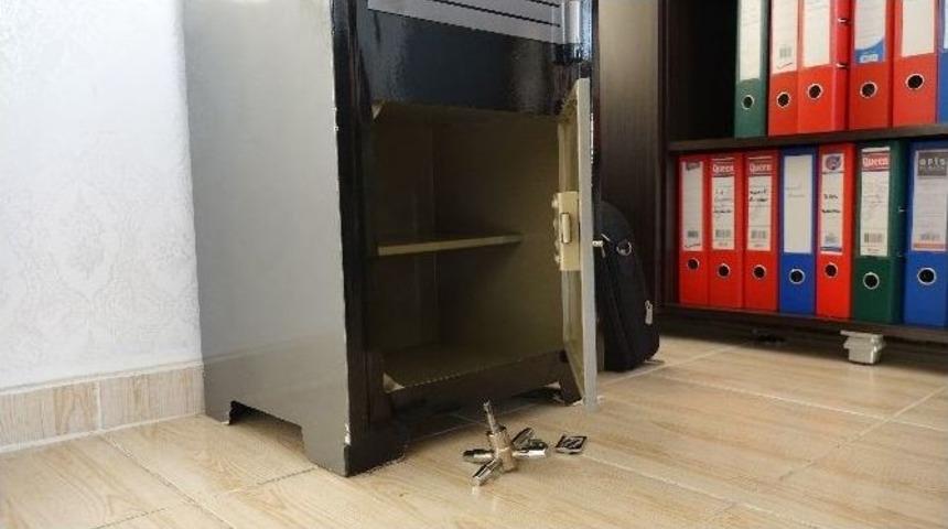 Hırsızlık Anı G&uuml;venlik Kamerasında