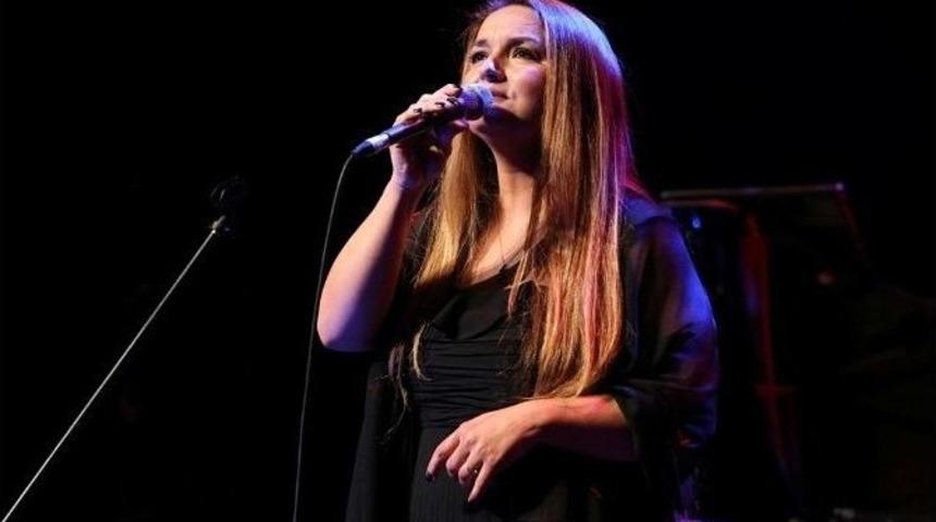 J&uuml;lide &Ouml;z&ccedil;elik Mest Etti