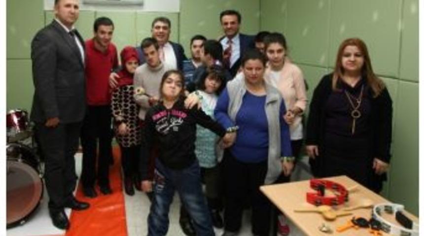 Yenimahalle Belediyesi&rsquo;nden Engellilere Vurmalı &Ccedil;algılar Odası