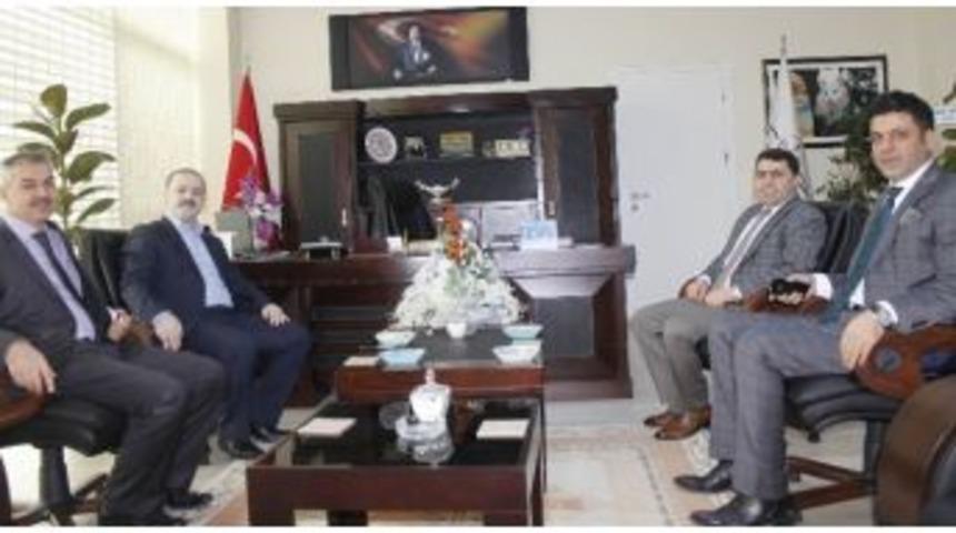 Tuşba Belediye Başkan&rsquo;ı &Ouml;zg&ouml;k&ccedil;e, Milli Eğitim M&uuml;d&uuml;rl&uuml;ğ&uuml;&rsquo;n&uuml; Ziyaret Etti