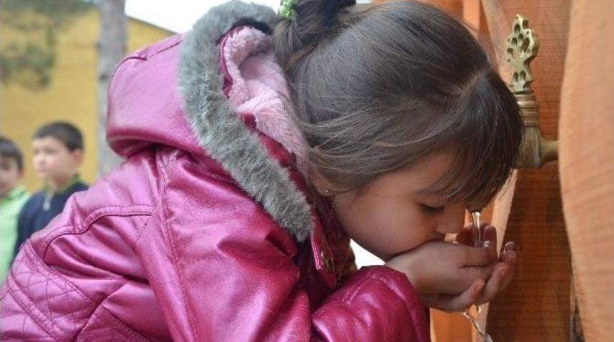 Sarıcakaya&rsquo;da &Ccedil;eşmeler Doğal G&ouml;r&uuml;n&uuml;mleriyle Dikkat &Ccedil;ekiyor