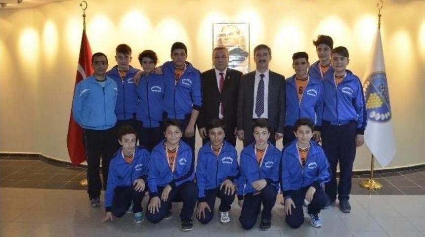 Voleybol Birincilerinden Başkan Şirin&rsquo;e Ziyaret