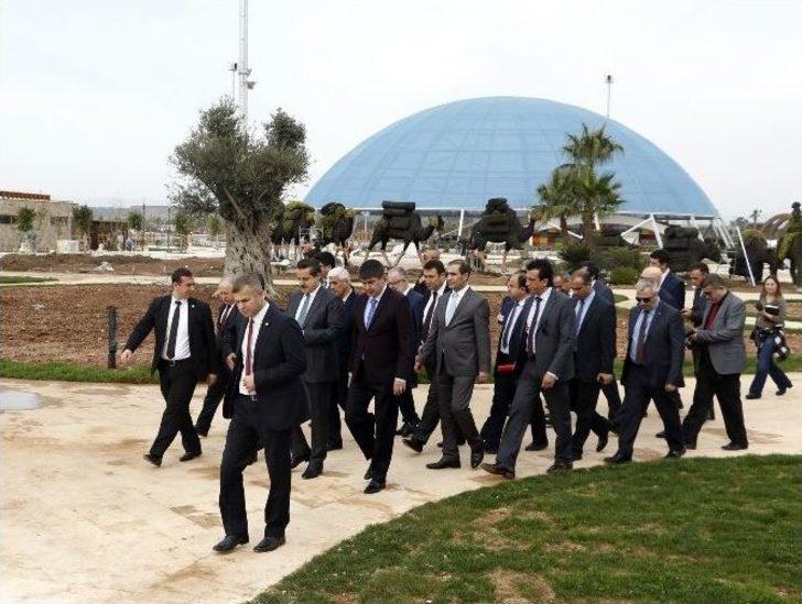 Bakan Faruk Çelik, Expo Alanında İncelemelerde Bulundu G2