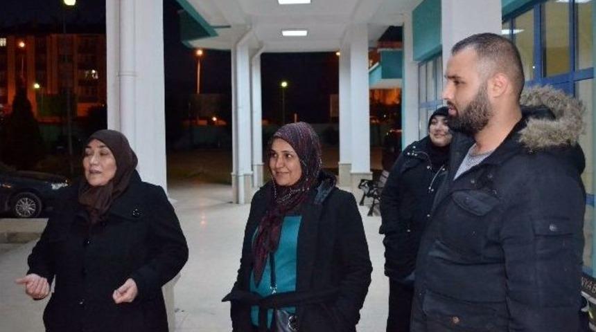 Muavin Yolcunun Unuttuğu &Ccedil;antayı &Ccedil;aldı