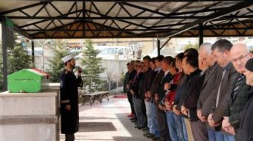 Ankara&rsquo;da Avm&rsquo;de İntihar Eden Gen&ccedil; Kız Toprağa Verildi