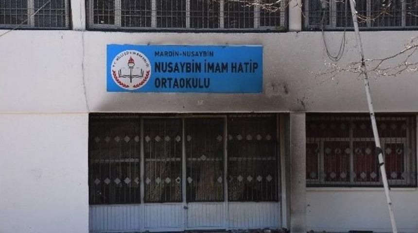 Nusaybin&rsquo;de İki Okul Binası Yakıldı