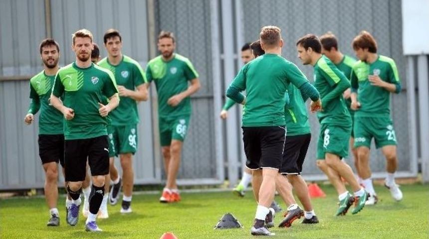 Bursaspor, Fenerbah&ccedil;e Ma&ccedil;ı Hazırlıklarına Devam Ediyor