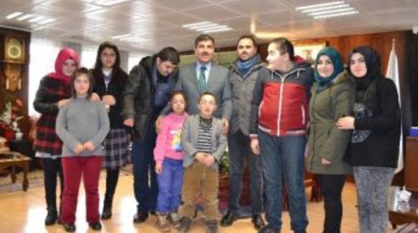 Engelli &Ouml;ğrencilerden Başkan Asya&rsquo;ya Ziyaret