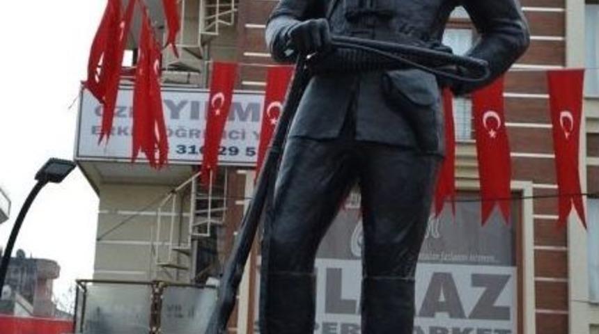 K&ouml;pr&uuml;l&uuml; Hamdibey T&ouml;renle Anıldı