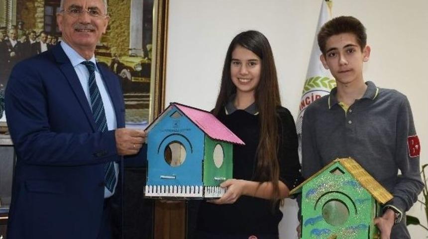 Kuş Evleri Başkan Kale&rsquo;ye Hediye Edildi