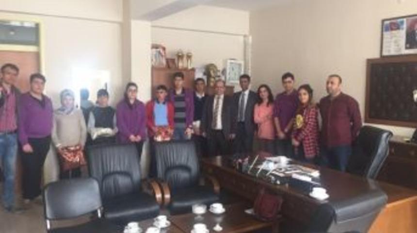 Uğur Temel Lisesi &Ouml;ğrencilerinden &Ouml;rnek Davranış