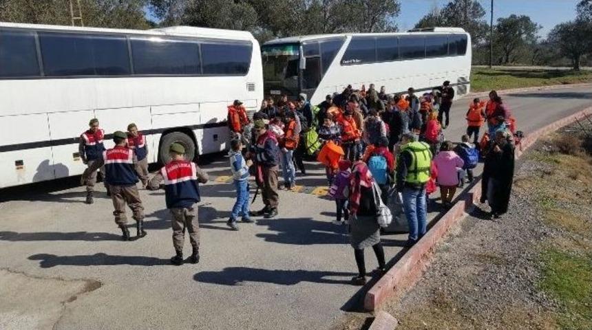 Jandarma İnsan Tacirlerine G&ouml;z A&ccedil;tırmıyor