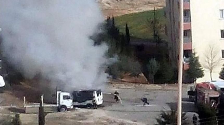 Park Halindeki Minib&uuml;s Yandı