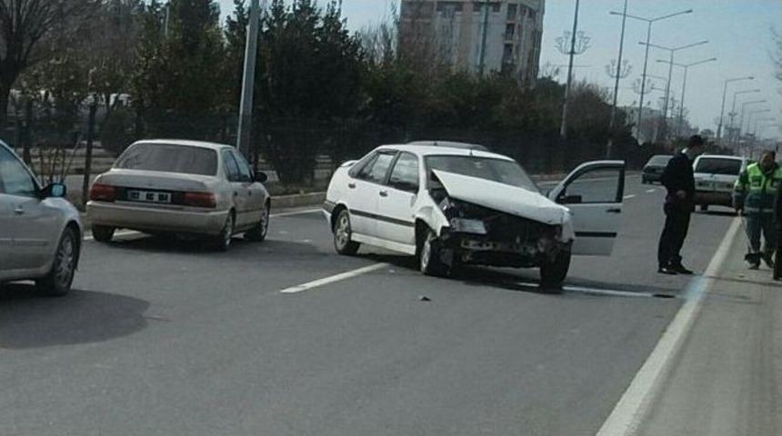 Adıyaman&rsquo;da, İki Otomobil &Ccedil;arpıştı