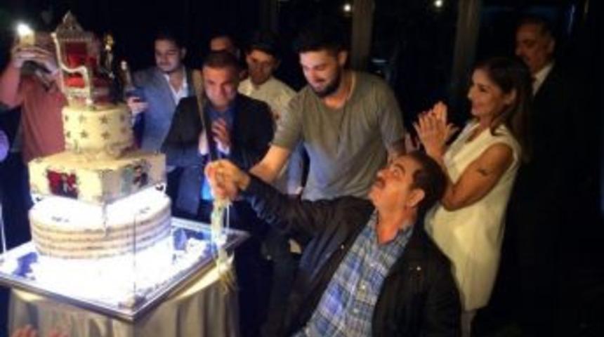 İbrahim Tatlıses, Oğlu İdo&rsquo;nun Doğum G&uuml;n&uuml; Pastasını Kesti