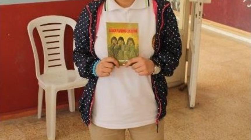 Egemen Sevimli İlk Kitabı İ&ccedil;in İmza G&uuml;n&uuml; D&uuml;zenledi