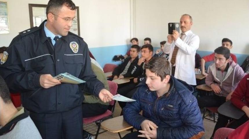 Polisten &rsquo;iletişim Yoluyla Dolandırıcılık&rsquo; Semineri