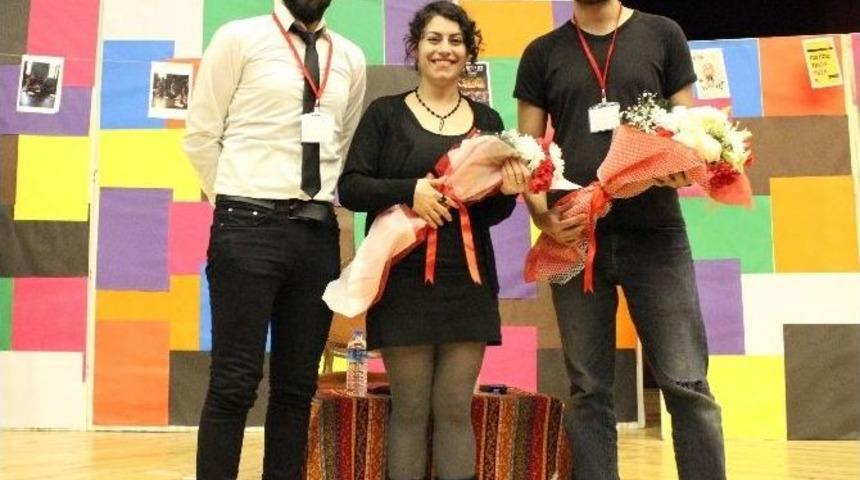 Tiyatrocu Firuze Engin, &Uuml;niversite &Ouml;ğrencileriyle Buluştu
