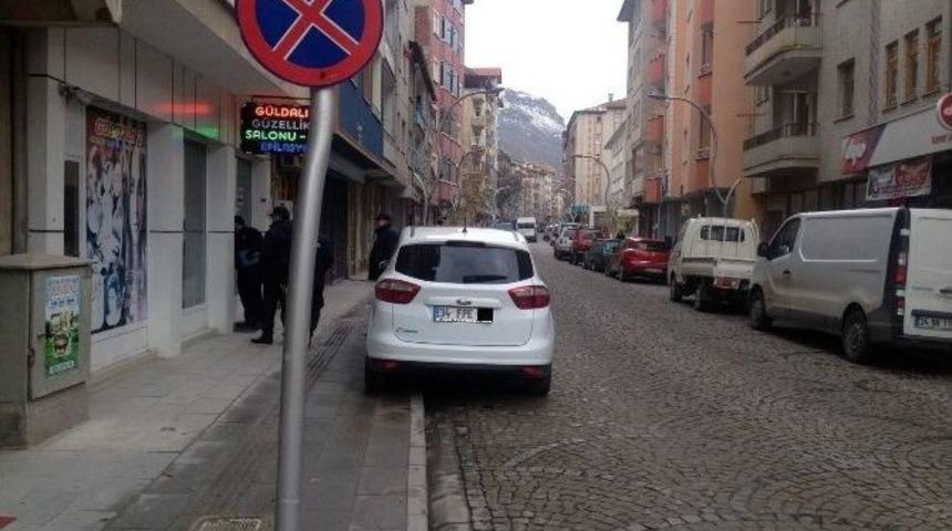 G&uuml;m&uuml;şhane&rsquo;de Kaldırım &Uuml;zerine Park Edenlere Af Yok