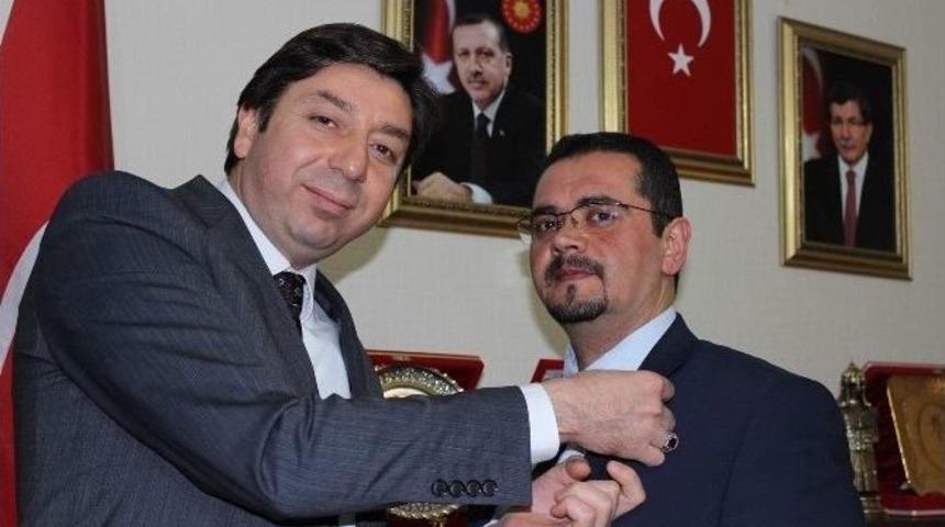 Yıllarını Geçirdiği Chp’den ’düşüncemi Desteklemiyor’ Diye Bırakarak Ak Parti’ye Geçti