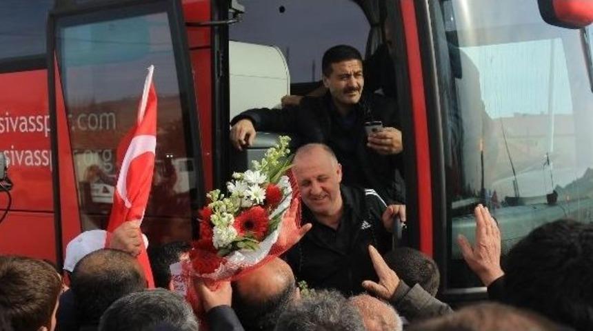 Medicana Sivasspor&rsquo;a Taraftardan Coşkulu Uğurlama