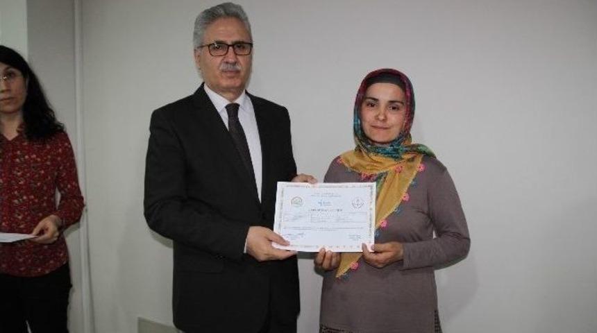 Ağa&ccedil; Budama Kurusunu Bitiren 26 Kursiyere Belge Verildi