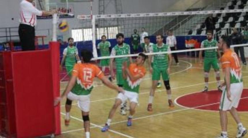 B&uuml;y&uuml;kşehir Voleybol Takımından M&uuml;thiş Geri D&ouml;n&uuml;ş