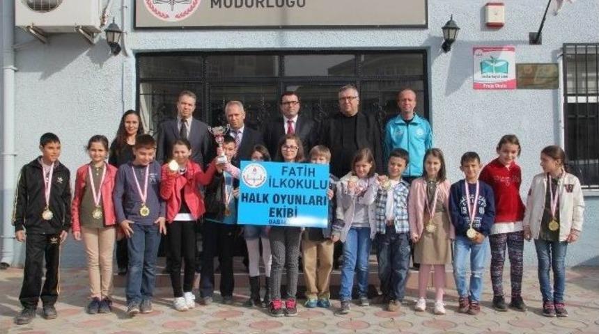 Şampiyon Miniklerden Milli Eğitim M&uuml;d&uuml;r&uuml; Bayrak&rsquo;a Ziyaret