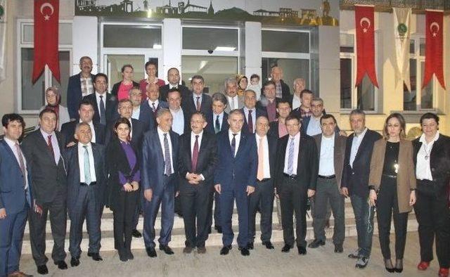 Ak Parti’den İzmir’de ‘kardeş Belediyeler’ Buluşması