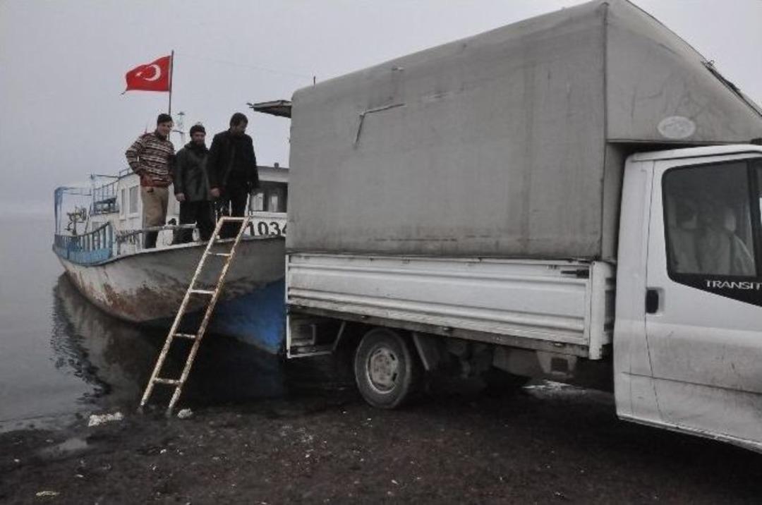 Van G&ouml;l&uuml;&rsquo;nde Zorlu Ve Zevkli Balık Avı