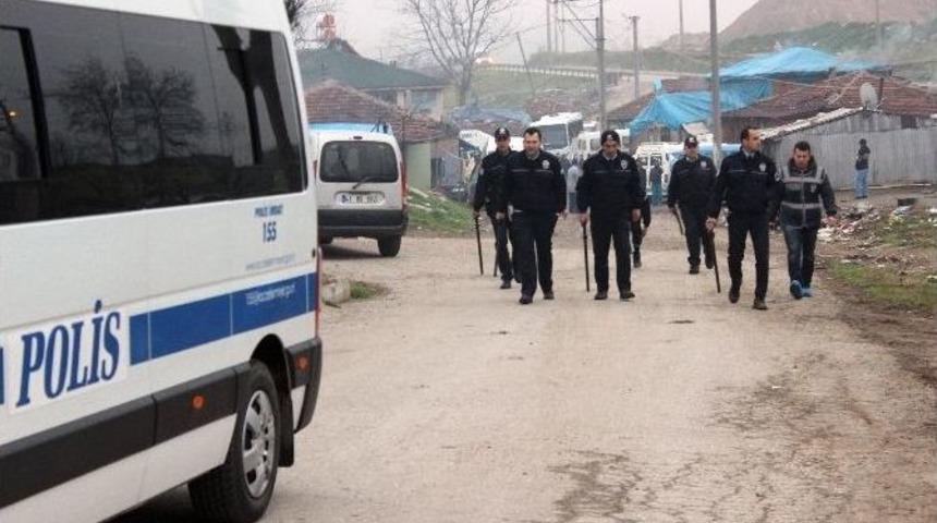 Kandıra&rsquo;da Roman Mahallesine Operasyon: 9 G&ouml;zaltı