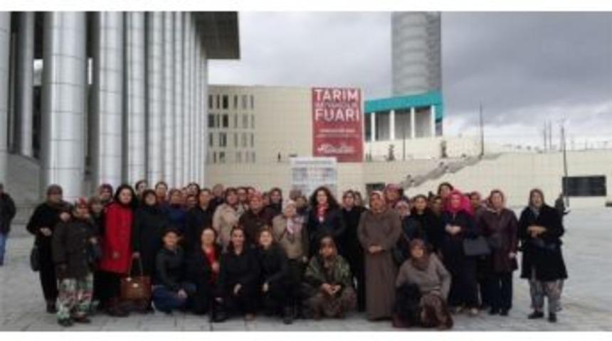 &Ccedil;anakkaleli Kadın &Ccedil;ift&ccedil;iler İzmir Tarım Fuarını Ziyaret Etti