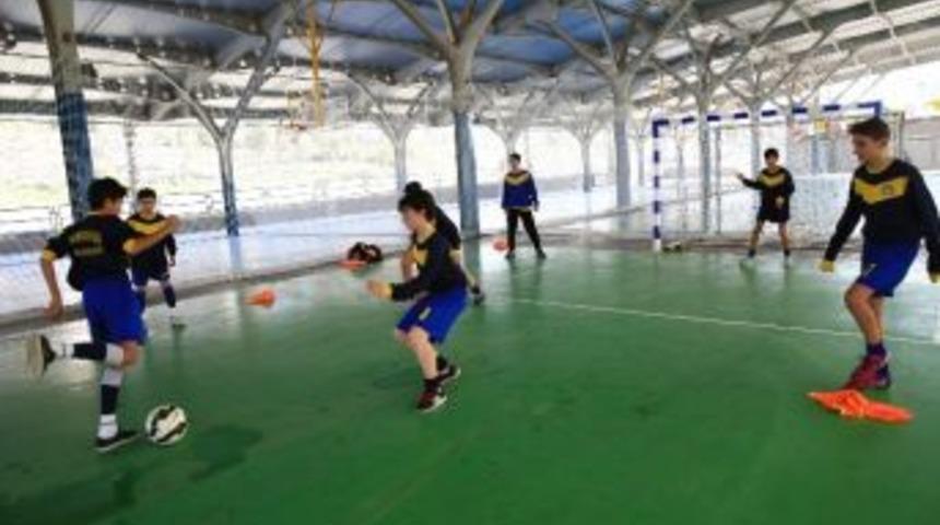 Buca&rsquo;da &Uuml;cretsiz Futbol Kursu