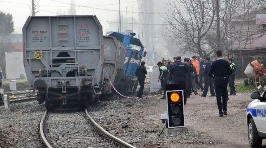 Y&uuml;k Treni Raydan &Ccedil;ıktı