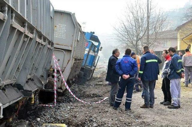 Yük Treni Raydan Çıktı