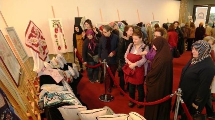 Gesmek, &lsquo;pare Pare Mutluluk&rsquo; Sergisini A&ccedil;tı