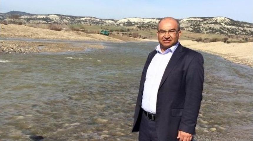 Selendi &Ccedil;ayı Taşkın Riskine Karşı Temizleniyor