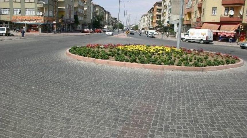 Seri, Etkin Ve G&uuml;venli Bir Ulaşım İ&ccedil;in 8 Bin 400 Metrekare Y&uuml;kseltilmiş Kavşak Ve Kasis Yapılacak