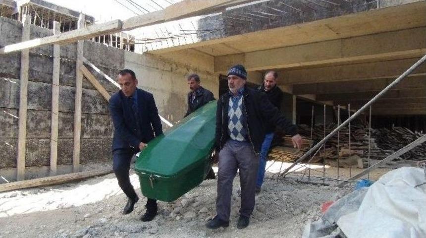 Gece Bek&ccedil;isi &Ccedil;alıştığı İnşaatta &Ouml;l&uuml; Bulundu