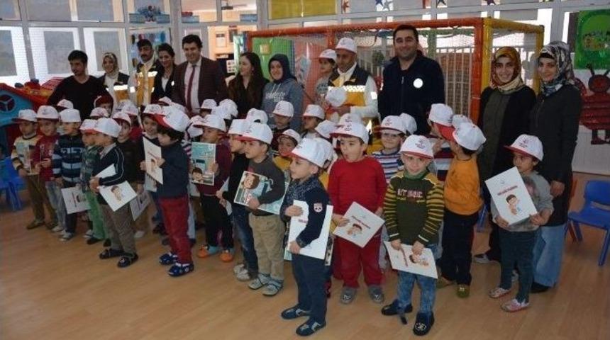 Hakkari&rsquo;de &Ouml;ğrenciler Bilgilendiriliyor