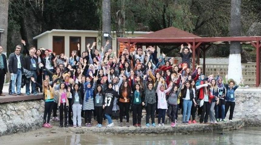 Genel M&uuml;d&uuml;r &Ccedil;&ouml;p Topladı